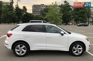 Позашляховик / Кросовер Audi Q3 2019 в 