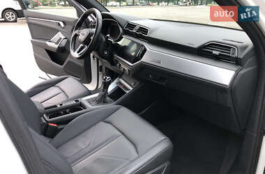 Позашляховик / Кросовер Audi Q3 2019 в 