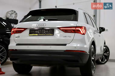 Внедорожник / Кроссовер Audi Q3 2021 в 