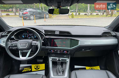 Внедорожник / Кроссовер Audi Q3 2021 в 