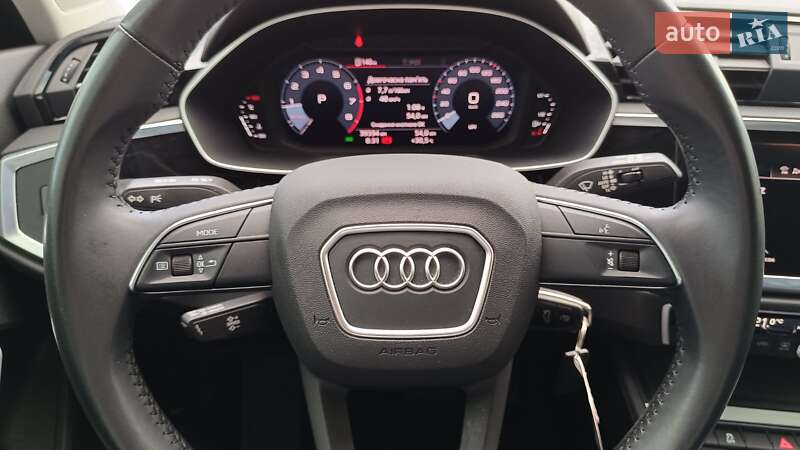 Внедорожник / Кроссовер Audi Q3 2021 в Киеве