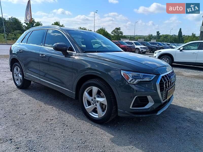 Внедорожник / Кроссовер Audi Q3 2019 в Казатине