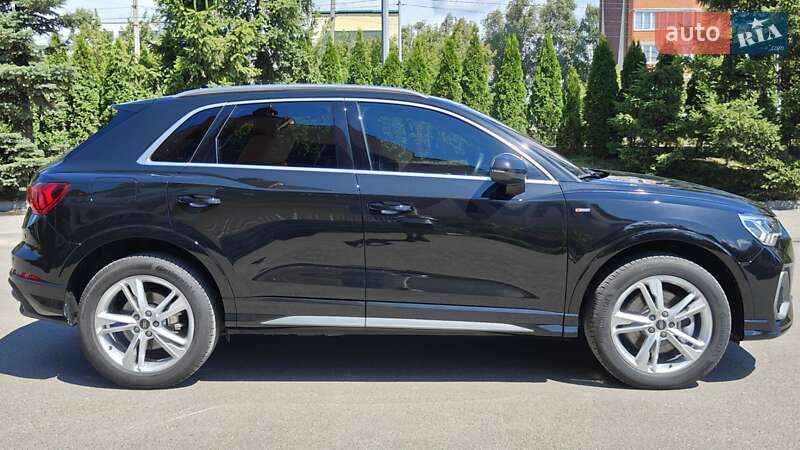 Внедорожник / Кроссовер Audi Q3 2023 в Тернополе