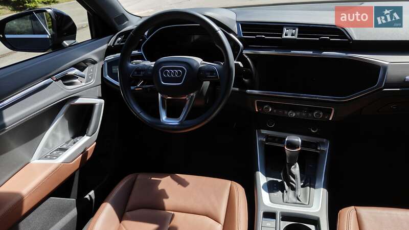 Внедорожник / Кроссовер Audi Q3 2023 в Тернополе
