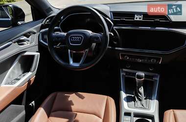 Внедорожник / Кроссовер Audi Q3 2023 в 
