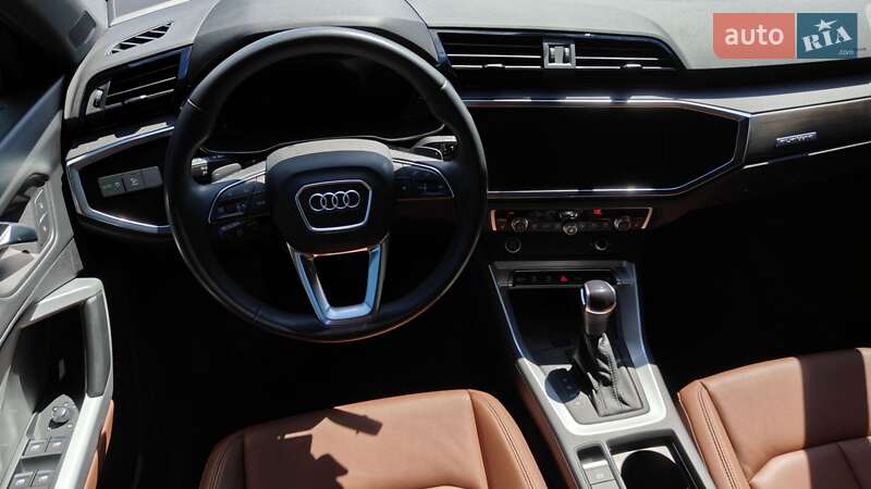 Внедорожник / Кроссовер Audi Q3 2023 в Тернополе