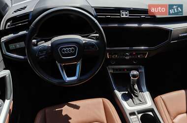 Внедорожник / Кроссовер Audi Q3 2023 в 
