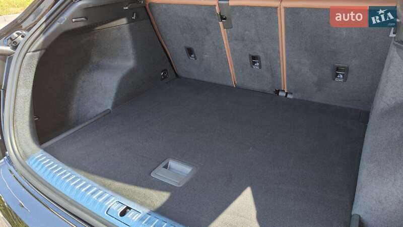Внедорожник / Кроссовер Audi Q3 2023 в Тернополе