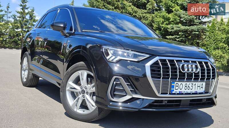 Внедорожник / Кроссовер Audi Q3 2023 в 