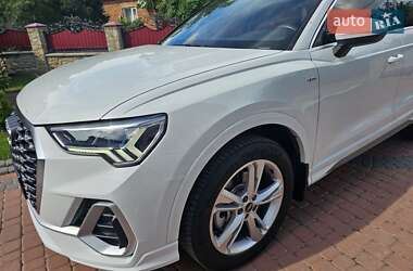 Внедорожник / Кроссовер Audi Q3 2021 в 
