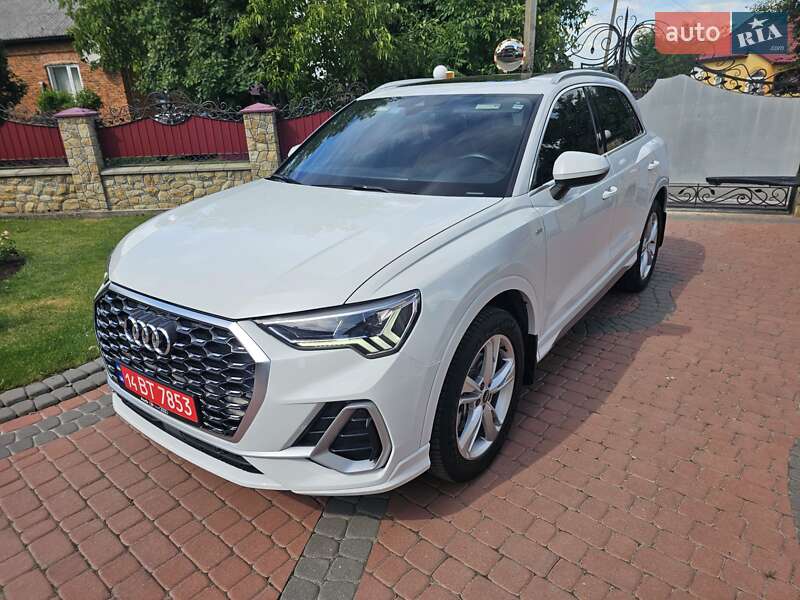 Позашляховик / Кросовер Audi Q3 2021 в Тернополі