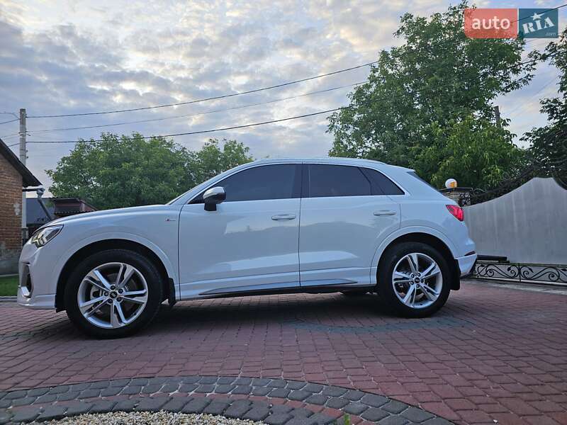 Позашляховик / Кросовер Audi Q3 2021 в Тернополі