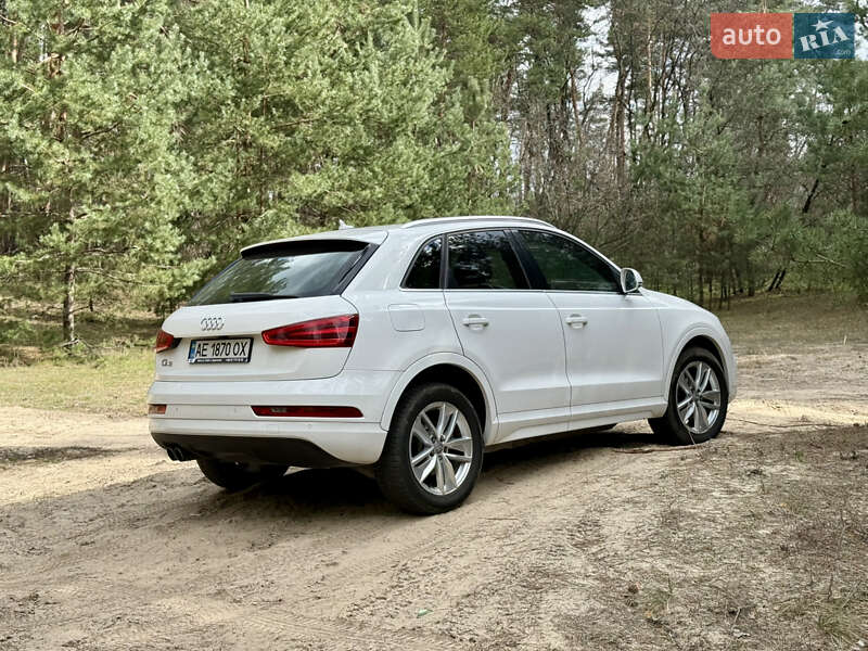 Внедорожник / Кроссовер Audi Q3 2015 в Днепре