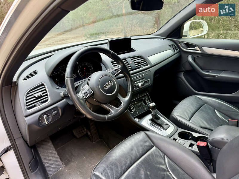 Внедорожник / Кроссовер Audi Q3 2015 в Днепре