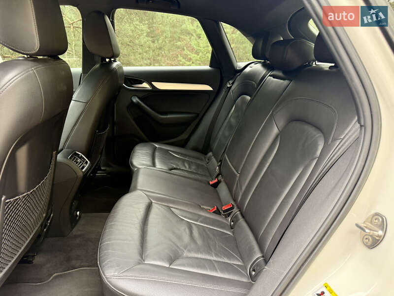 Внедорожник / Кроссовер Audi Q3 2015 в Днепре