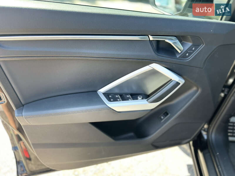 Позашляховик / Кросовер Audi Q3 2019 в Києві
