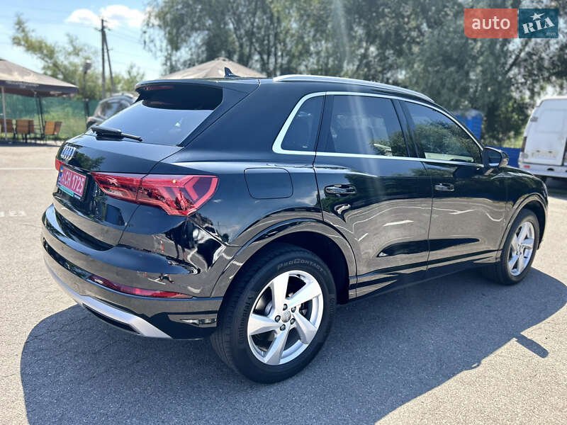Позашляховик / Кросовер Audi Q3 2019 в Києві