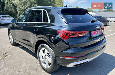 Позашляховик / Кросовер Audi Q3 2019 в 