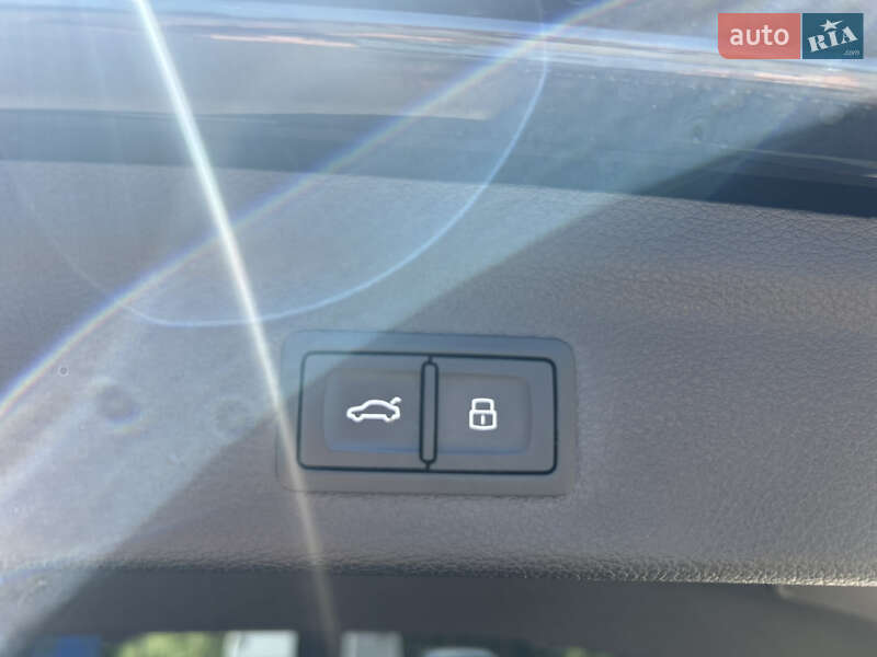 Позашляховик / Кросовер Audi Q3 2019 в Києві