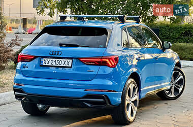 Внедорожник / Кроссовер Audi Q3 2020 в 