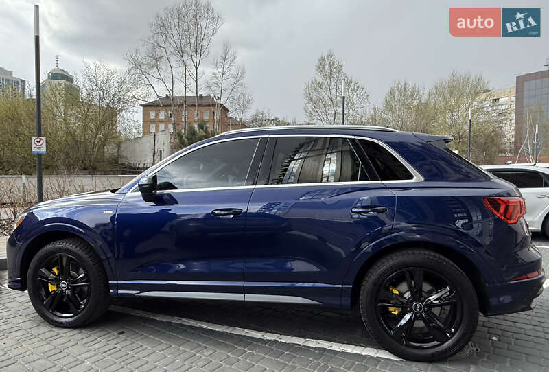 Позашляховик / Кросовер Audi Q3 2021 в Києві
