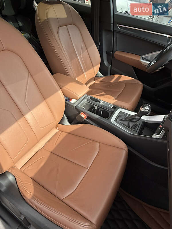 Позашляховик / Кросовер Audi Q3 2021 в Києві