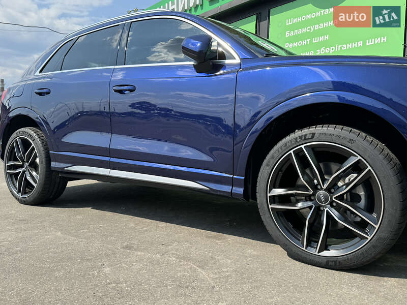 Позашляховик / Кросовер Audi Q3 2021 в Києві