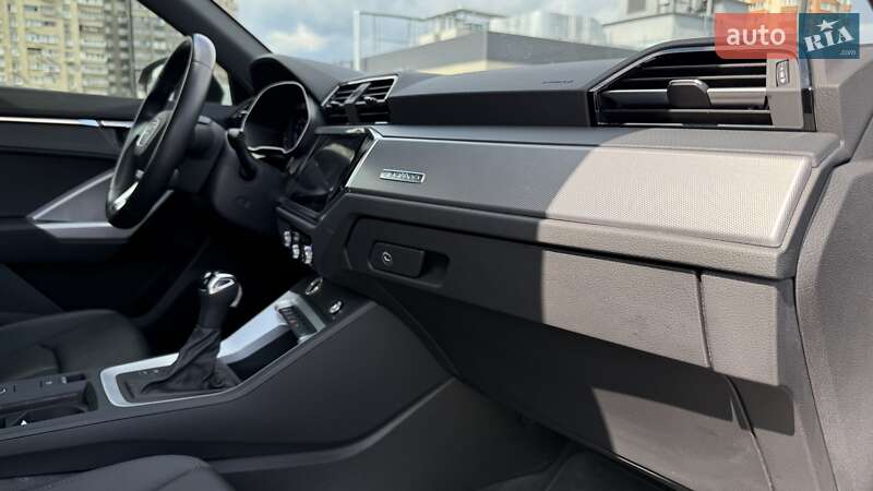 Позашляховик / Кросовер Audi Q3 2021 в Києві