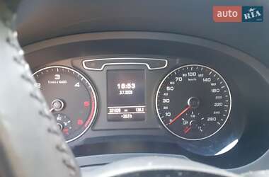 Внедорожник / Кроссовер Audi Q3 2013 в 