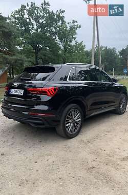 Внедорожник / Кроссовер Audi Q3 2022 в 