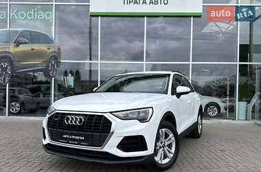 Позашляховик / Кросовер Audi Q3 2021 в 