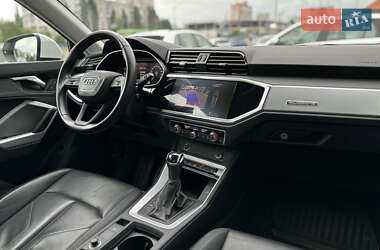 Позашляховик / Кросовер Audi Q3 2021 в 