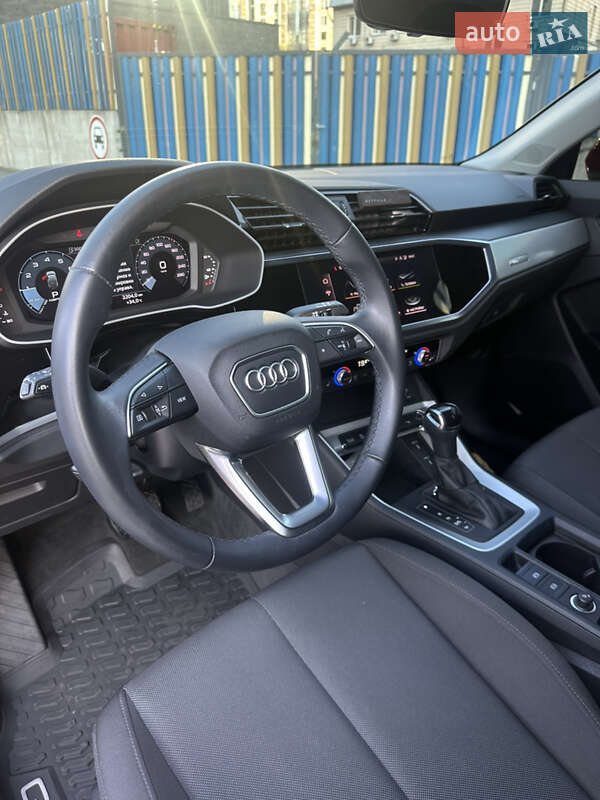 Позашляховик / Кросовер Audi Q3 2021 в Києві