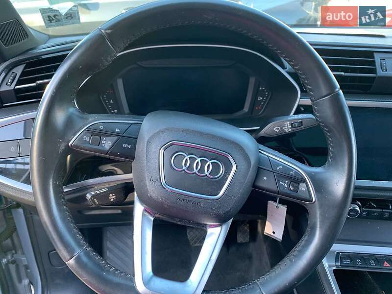 Позашляховик / Кросовер Audi Q3 2019 в Стрию