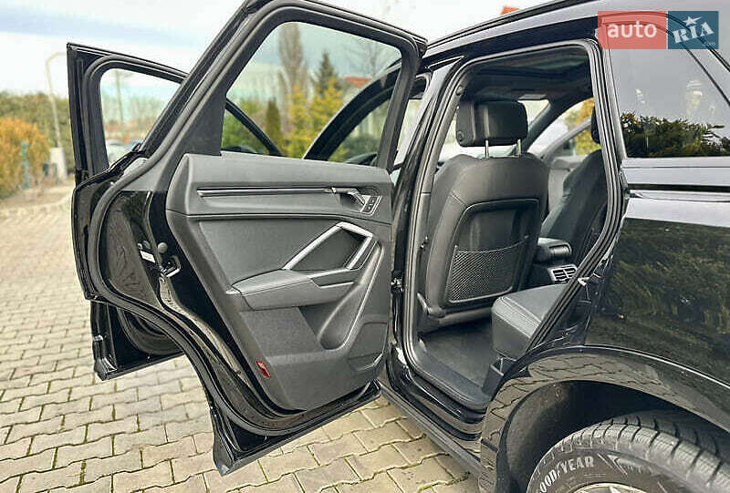 Внедорожник / Кроссовер Audi Q3 2020 в Киеве