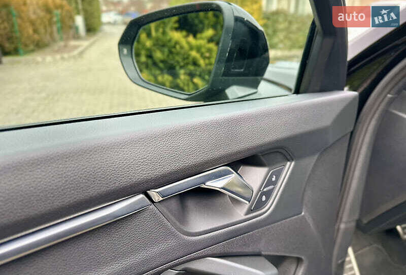 Внедорожник / Кроссовер Audi Q3 2020 в Киеве