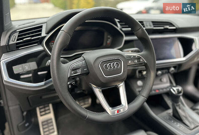 Внедорожник / Кроссовер Audi Q3 2020 в Киеве