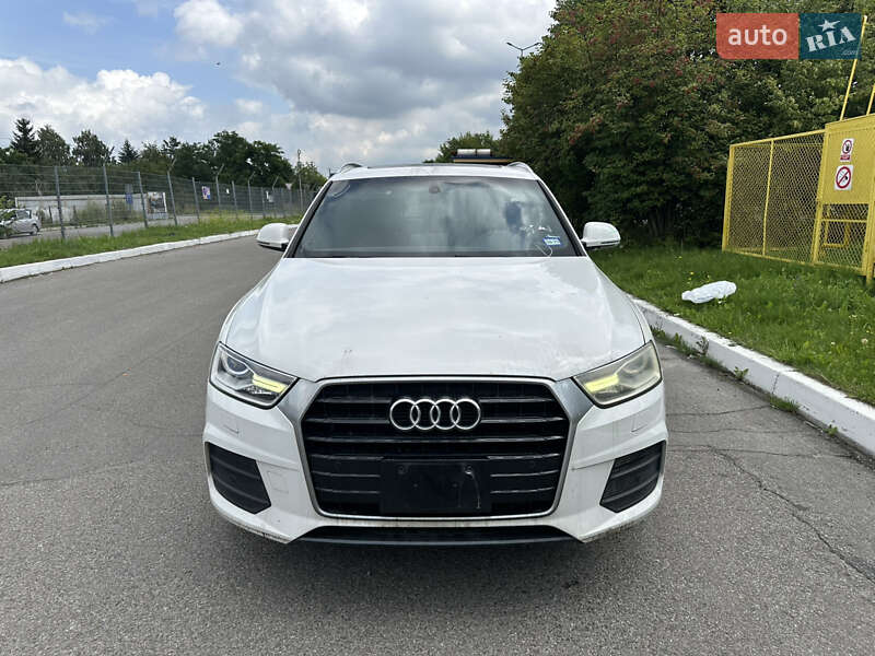Внедорожник / Кроссовер Audi Q3 2015 в 