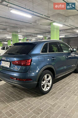 Позашляховик / Кросовер Audi Q3 2015 в 