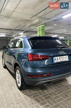 Позашляховик / Кросовер Audi Q3 2015 в 