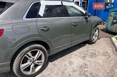 Внедорожник / Кроссовер Audi Q3 2021 в 