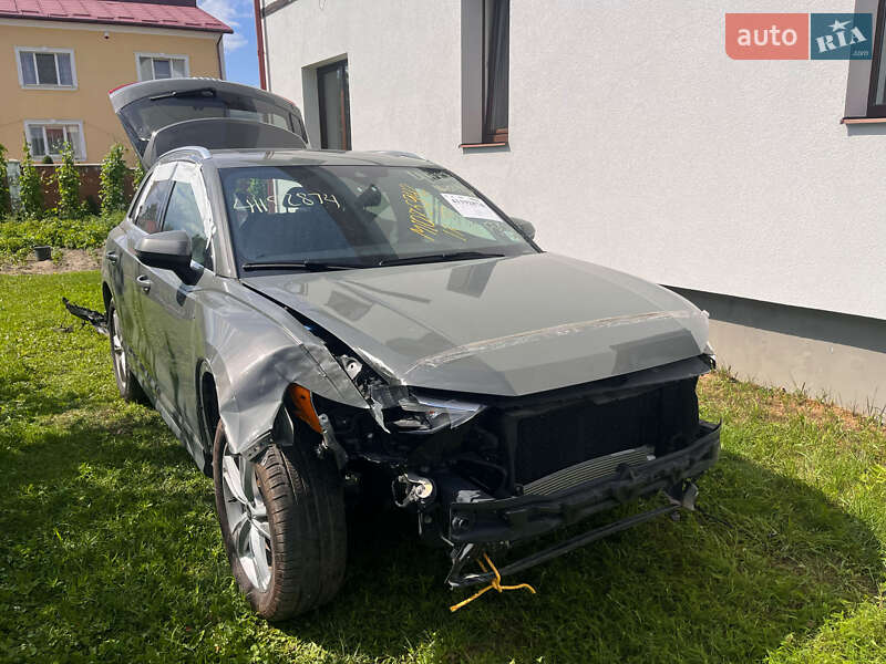 Внедорожник / Кроссовер Audi Q3 2021 в 