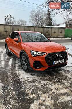Позашляховик / Кросовер Audi Q3 2020 в 