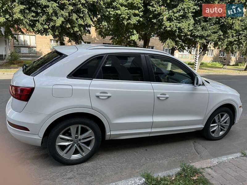 Внедорожник / Кроссовер Audi Q3 2017 в Лубнах