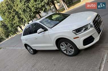 Внедорожник / Кроссовер Audi Q3 2017 в 