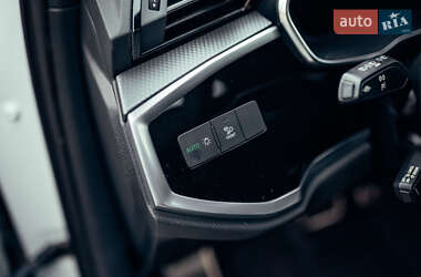 Внедорожник / Кроссовер Audi Q3 2022 в 