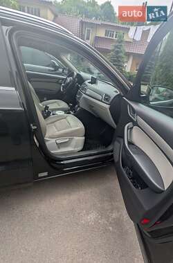 Внедорожник / Кроссовер Audi Q3 2012 в 