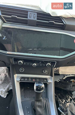 Внедорожник / Кроссовер Audi Q3 2024 в 