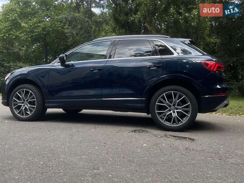 Внедорожник / Кроссовер Audi Q3 2019 в Киеве