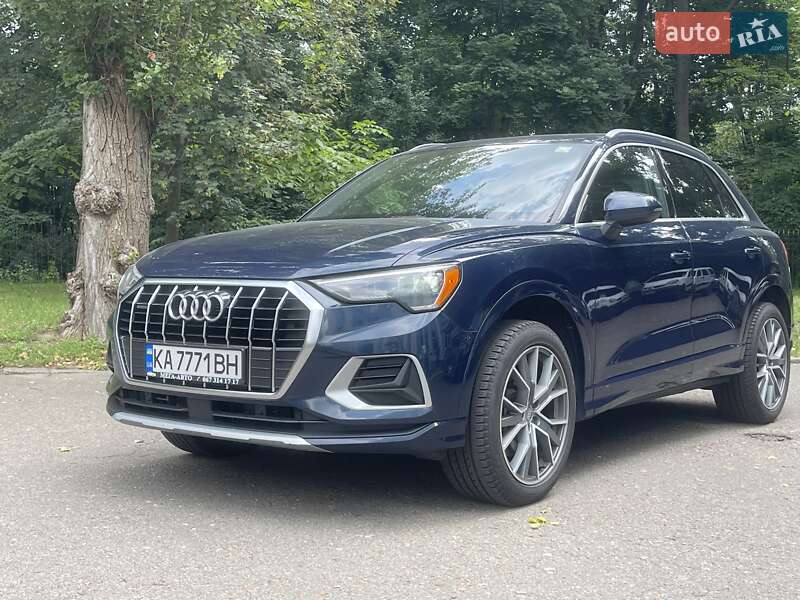 Внедорожник / Кроссовер Audi Q3 2019 в Киеве